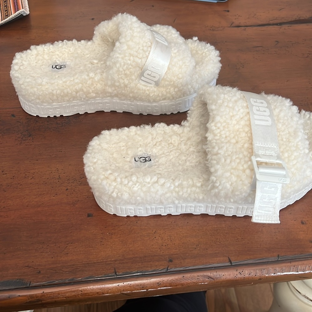 Ugg Sherling White Size 9 Platform Slides - image 4